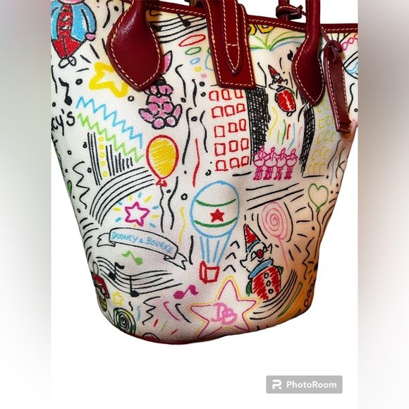 Limited Edition Macy's Parade Dooney and Bourke Statement Bucket Bag - Picture 6 of 12